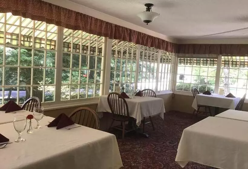 Hotelli Red Rocker Inn