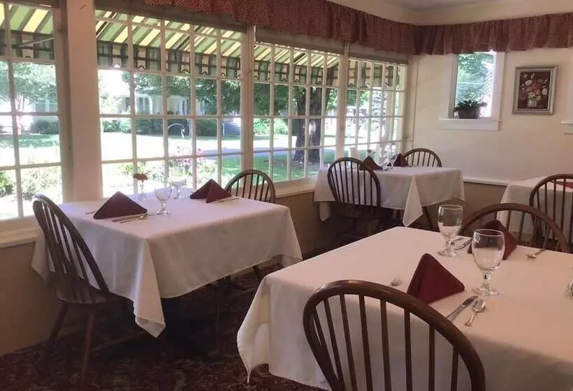 Hotelli Red Rocker Inn