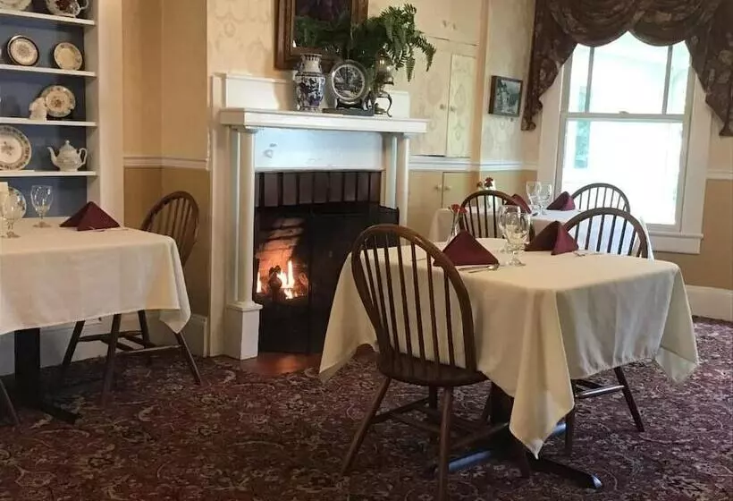 Hotelli Red Rocker Inn