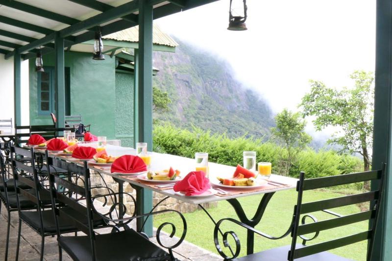 Отель Sir Johns Bungalow