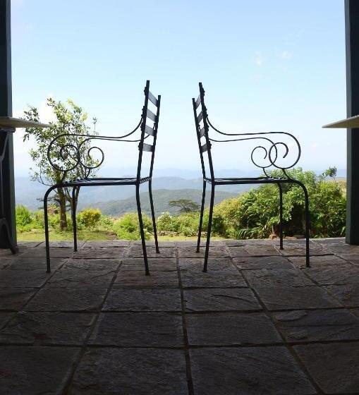 Отель Sir Johns Bungalow