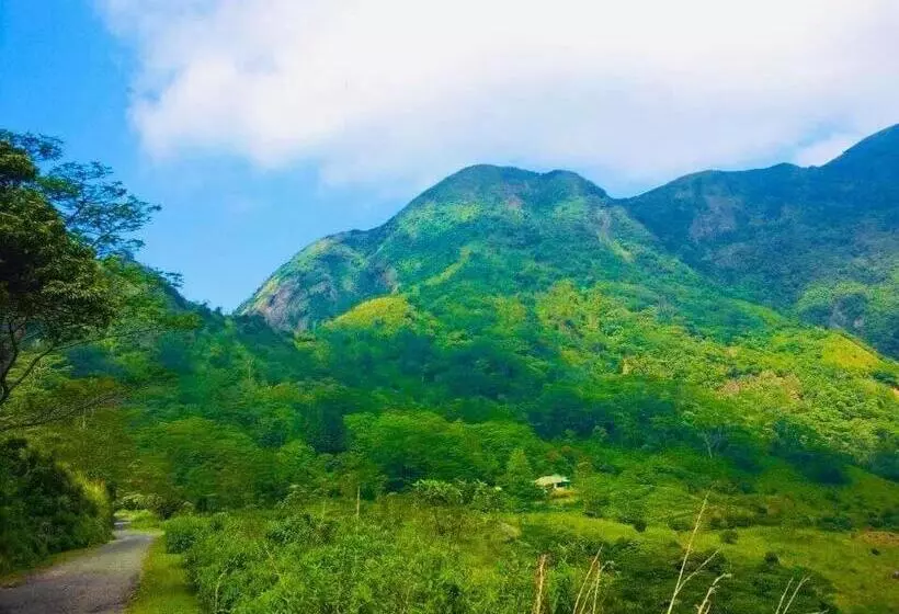 ホテル Sir Johns Bungalow