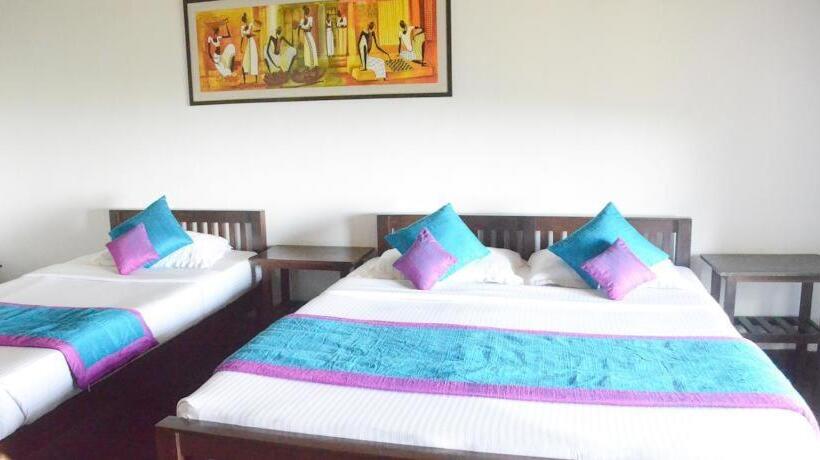 Отель Sir Johns Bungalow