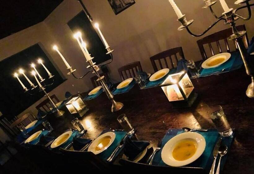 Отель Sir Johns Bungalow