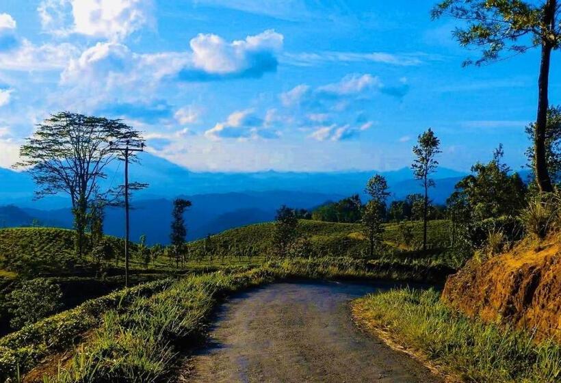 Отель Sir Johns Bungalow