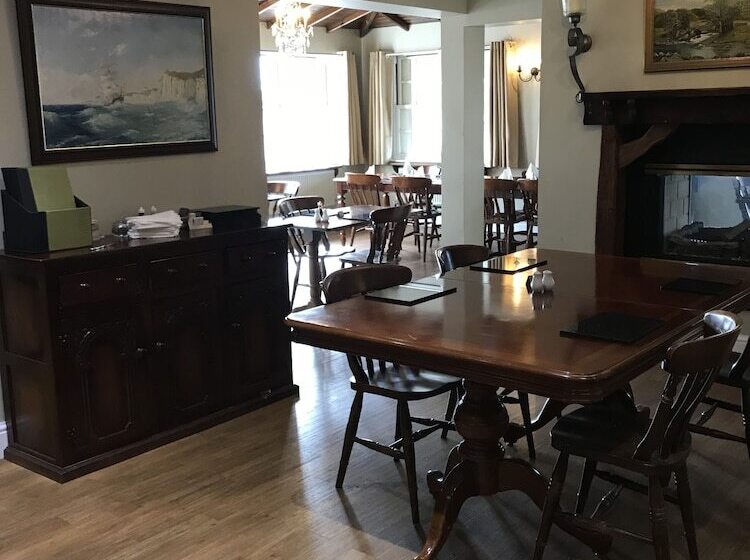 فندق صغير Black Bull Inn