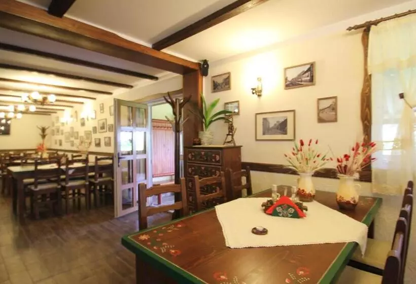 Retkeilymaja Három Székely Fogadó