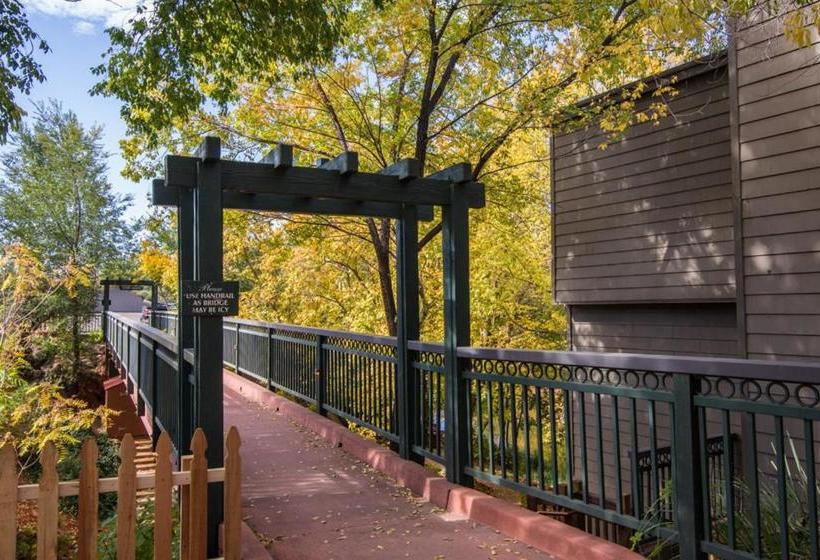 فندق صغير The Inn Above Oak Creek