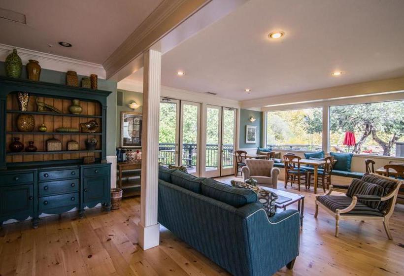 فندق صغير The Inn Above Oak Creek