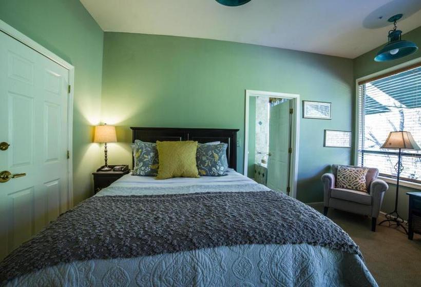 فندق صغير The Inn Above Oak Creek