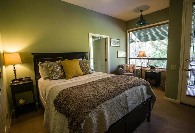 فندق صغير The Inn Above Oak Creek