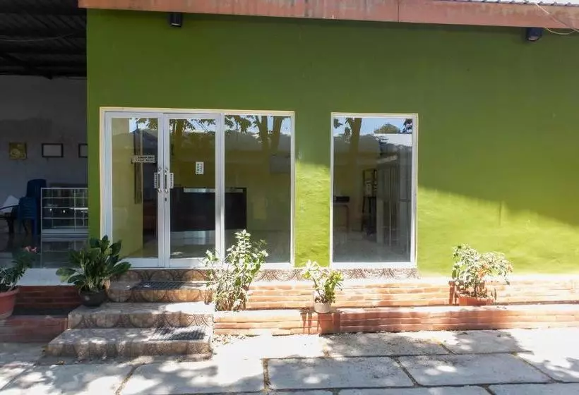 Hotelli Oyo 1359 Evergreen Residence