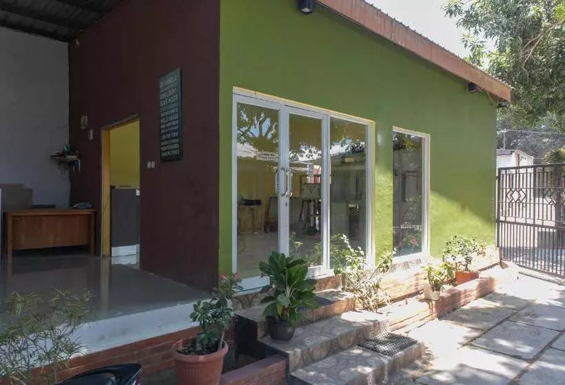 Hotelli Oyo 1359 Evergreen Residence