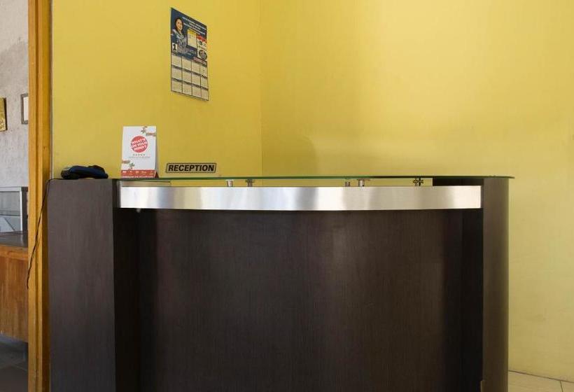 Hotel Oyo 1359 Evergreen Residence