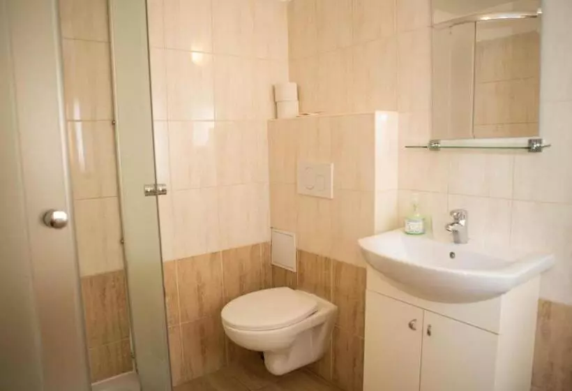 Majatalo Penzion Burra