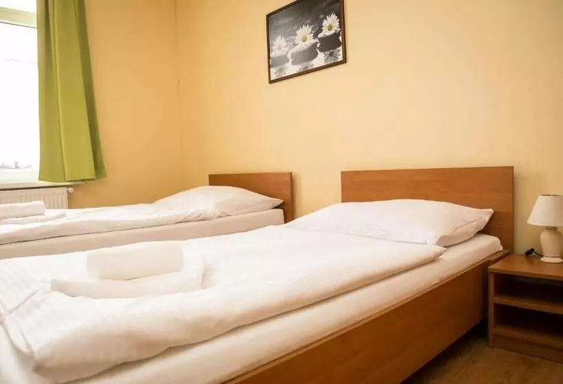 Majatalo Penzion Burra