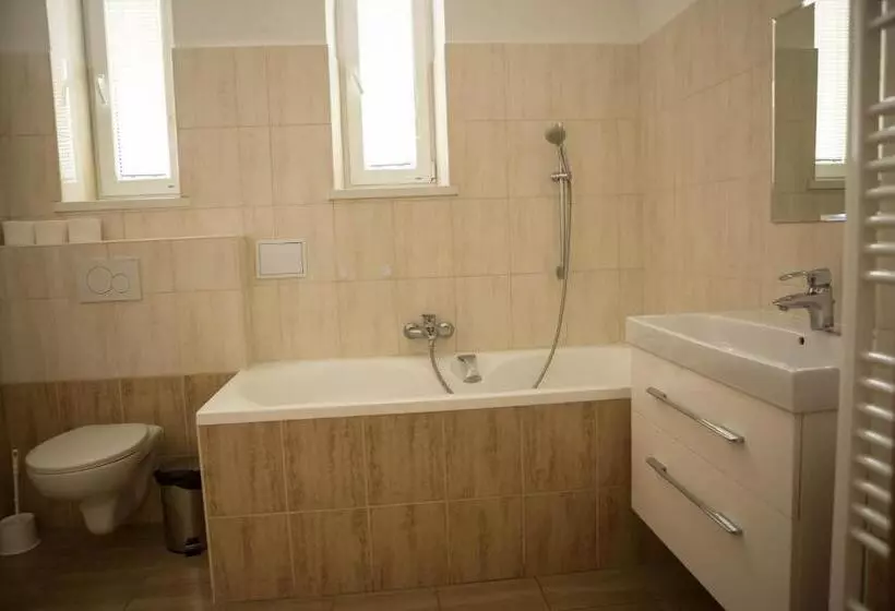 Majatalo Penzion Burra