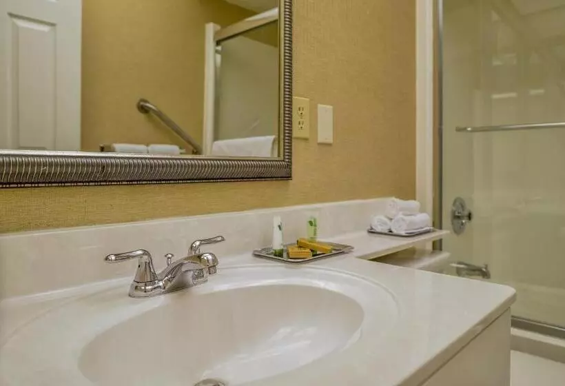 Charter Club Resort Of Naples Bay