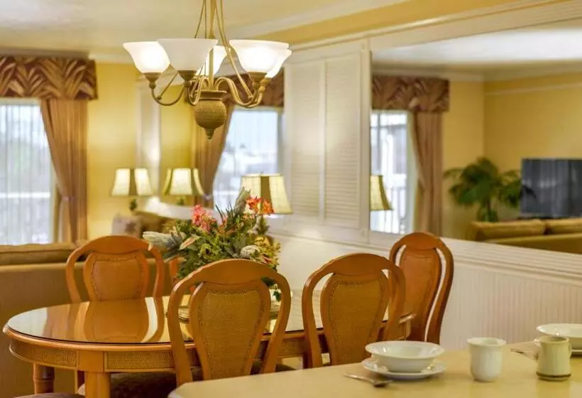 Charter Club Resort Of Naples Bay