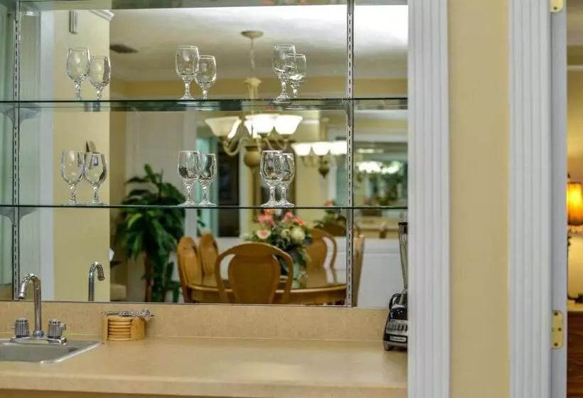 Charter Club Resort Of Naples Bay