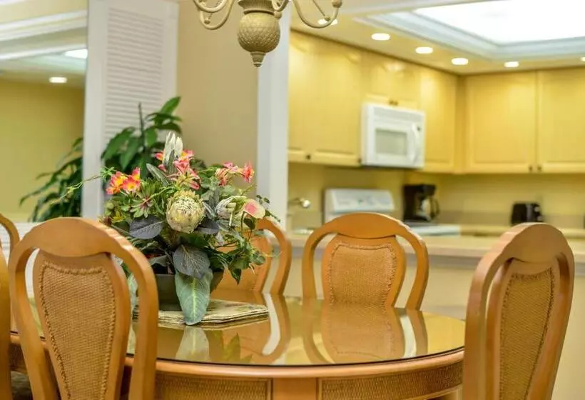 Charter Club Resort Of Naples Bay