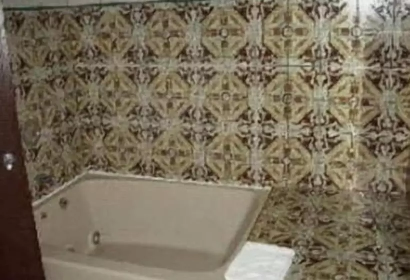 Отель Chateau Royale Inn