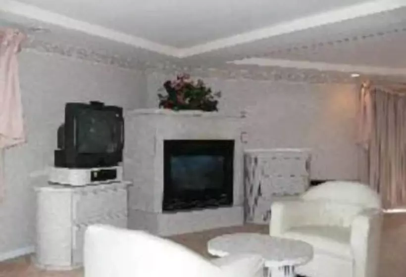 Отель Chateau Royale Inn