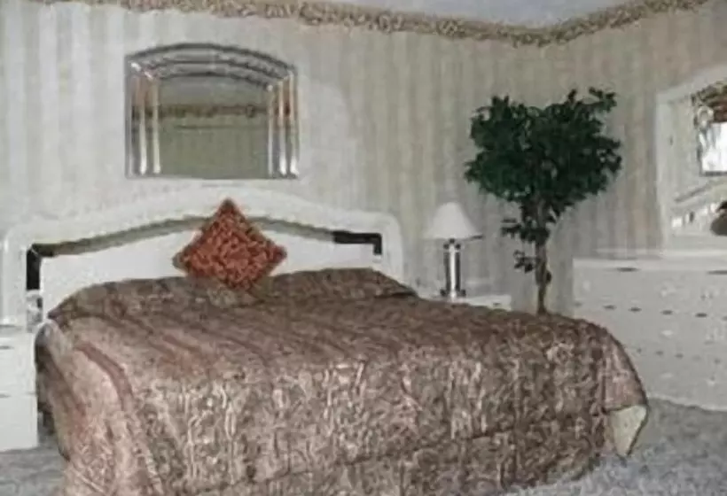 Отель Chateau Royale Inn