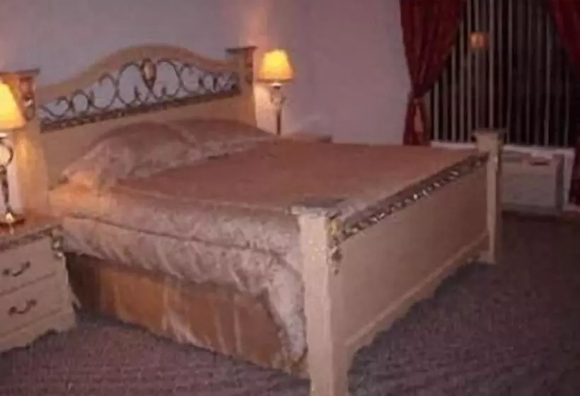 Отель Chateau Royale Inn