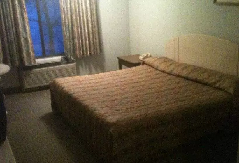 Отель Chateau Royale Inn