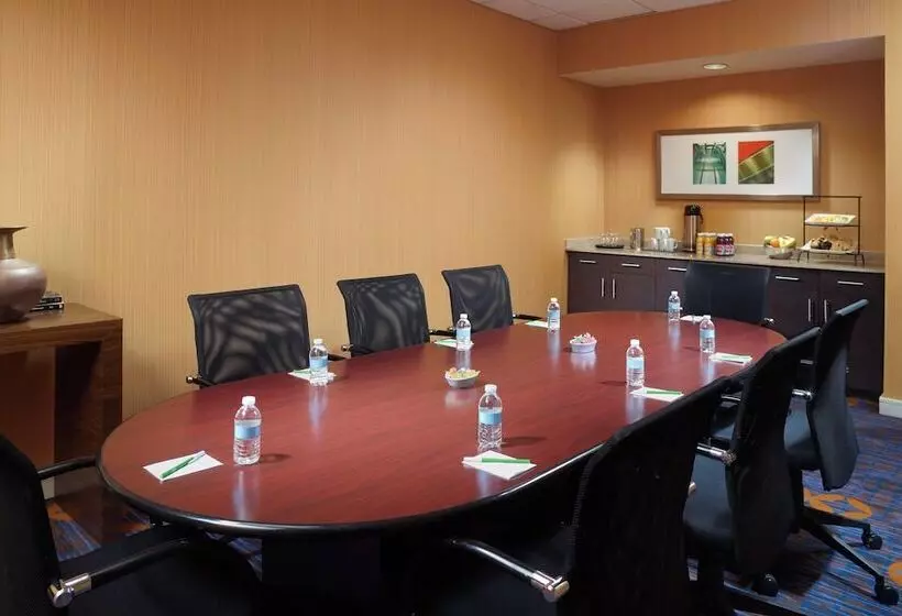 호텔 Courtyard By Marriott Atlanta Buckhead