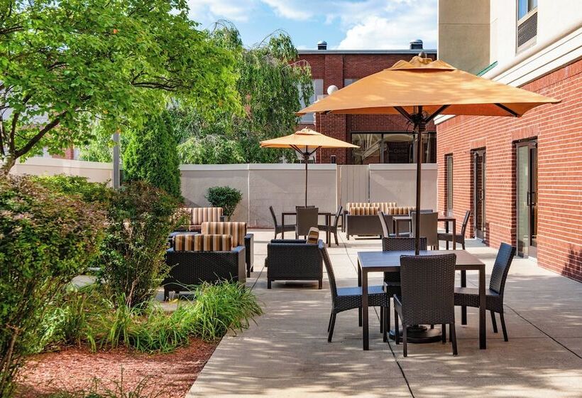 فندق Courtyard By Marriott Bloomington