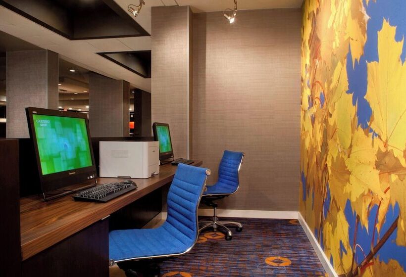 فندق Courtyard By Marriott Bloomington