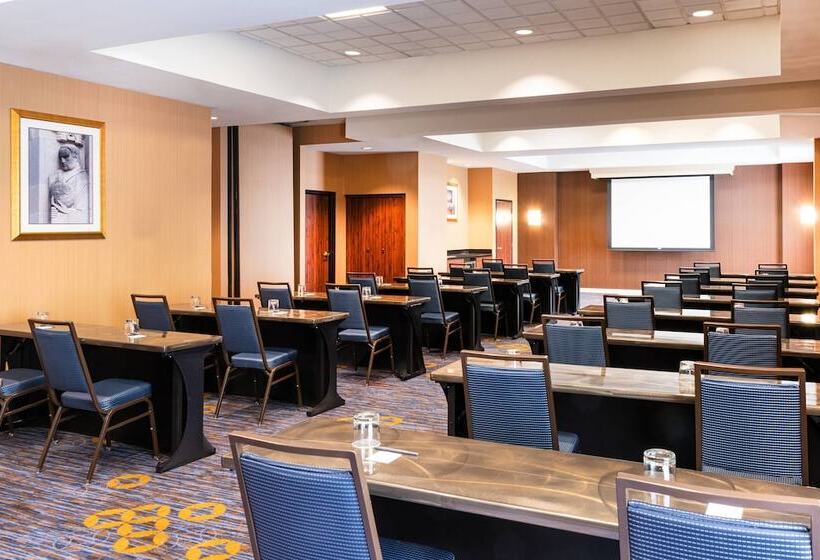 فندق Courtyard By Marriott Bloomington