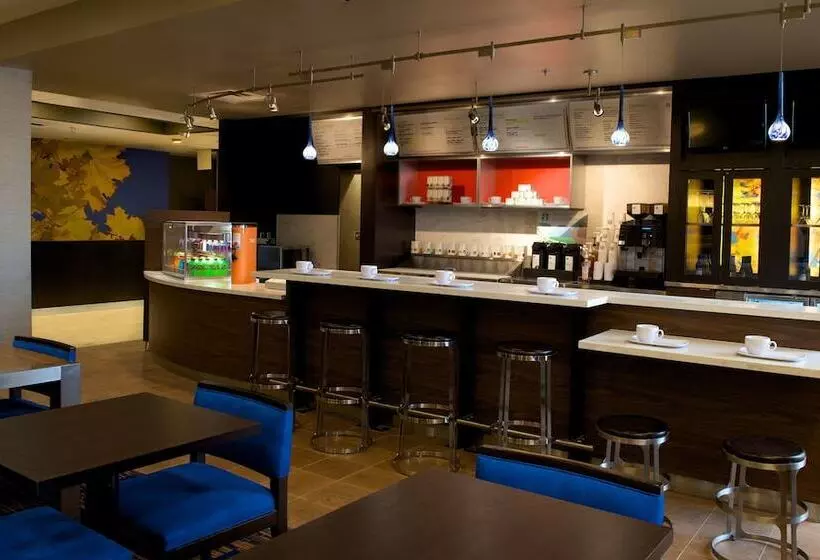ホテル Courtyard By Marriott Bloomington