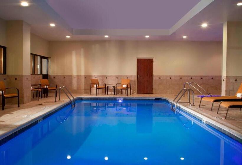 فندق Courtyard By Marriott Bloomington