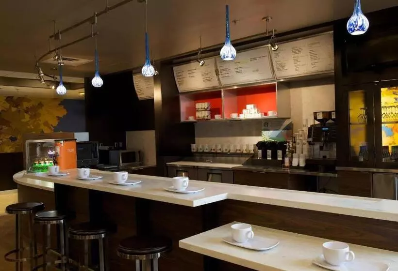 ホテル Courtyard By Marriott Bloomington