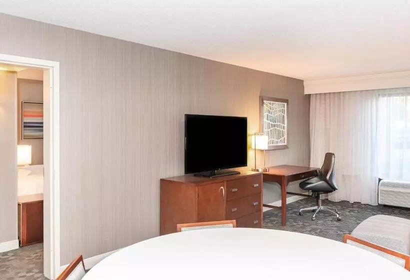 ホテル Courtyard By Marriott Bloomington