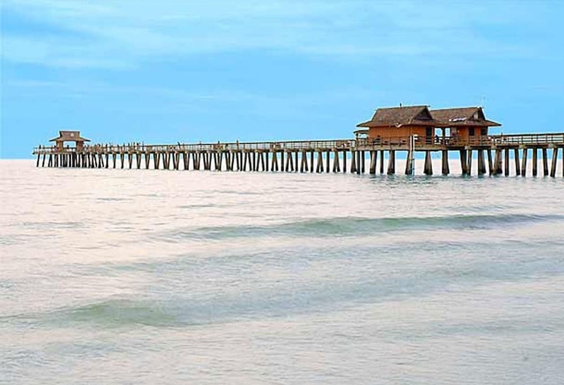 فندق Courtyard By Marriott   Naples