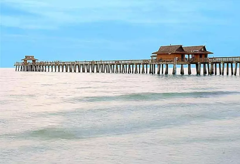 هتل Courtyard By Marriott   Naples