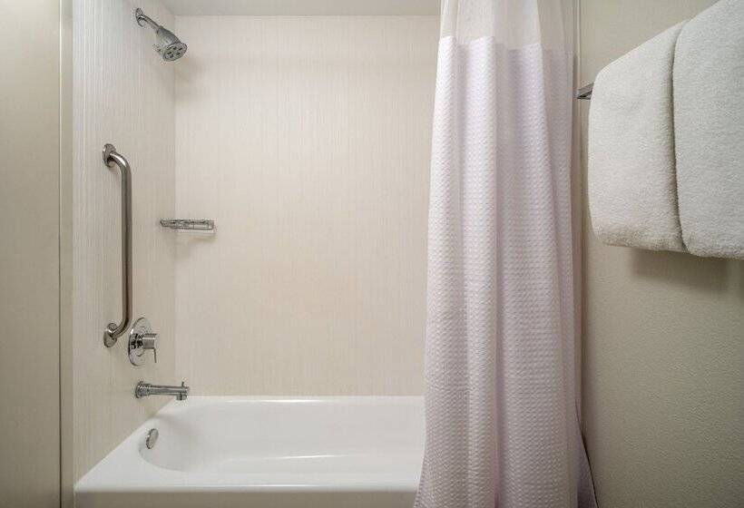 فندق Courtyard By Marriott   Naples