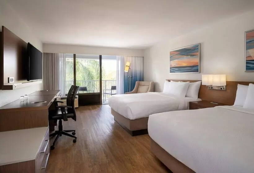 هتل Courtyard By Marriott   Naples