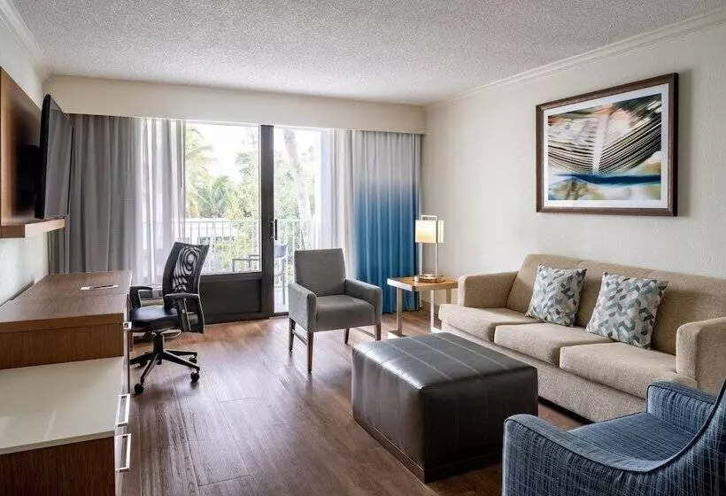 هتل Courtyard By Marriott   Naples