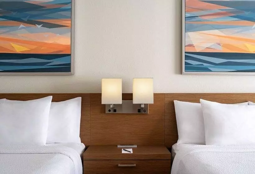 هتل Courtyard By Marriott   Naples