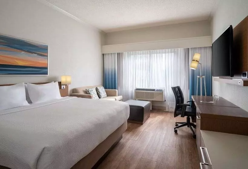 هتل Courtyard By Marriott   Naples