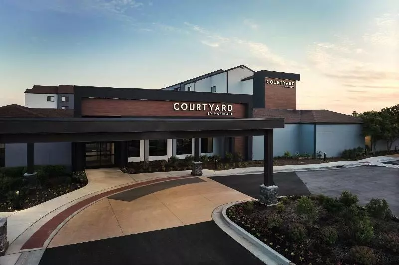 فندق Courtyard By Marriott St. Louis Downtown West