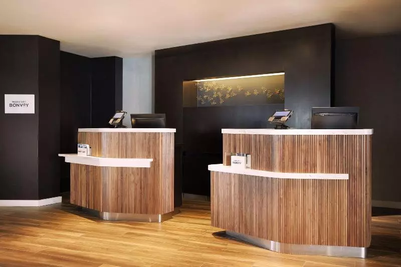 فندق Courtyard By Marriott St. Louis Downtown West