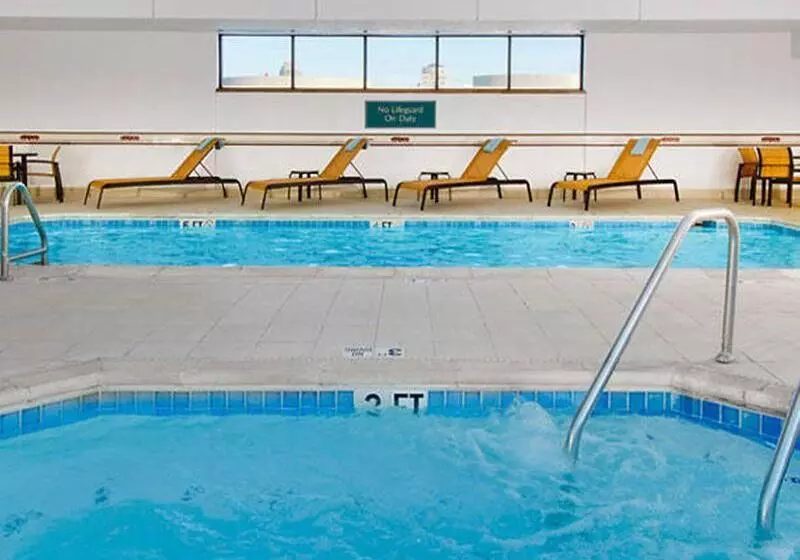 فندق Courtyard By Marriott St. Louis Downtown West