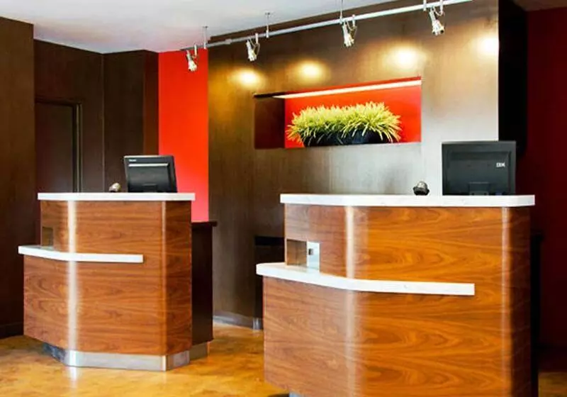 فندق Courtyard By Marriott St. Louis Downtown West