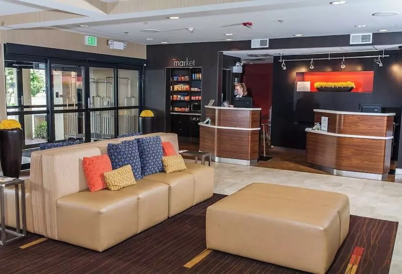 هتل Courtyard By Marriott Florence